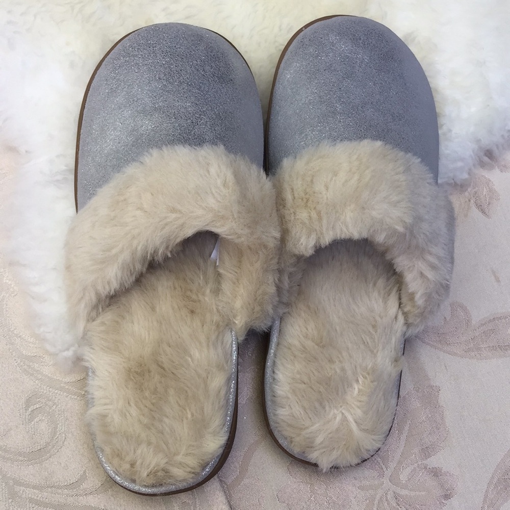 Lands’ End Silver Furry Scuff Slippers.18220